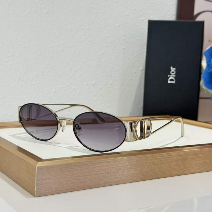 Picture of Dior Sunglasses _SKUfw76250376fw